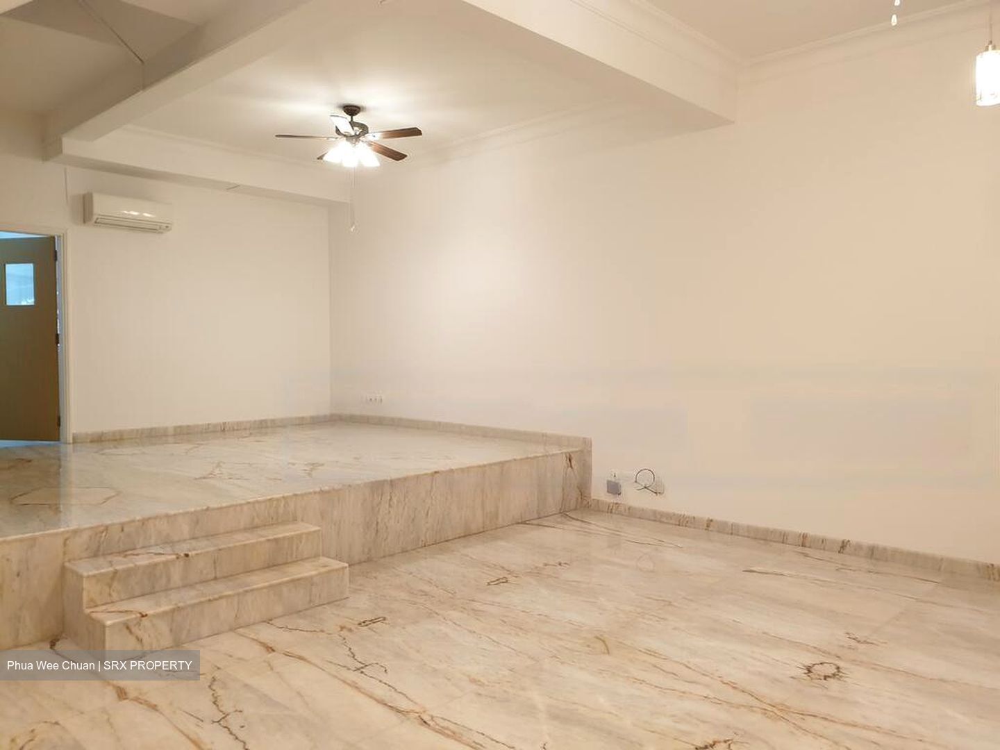 King's Road (D10), Terrace #467345361